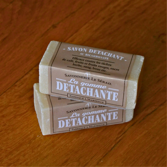 Gomme détachante au savon de Marseille et bicarbonate de soude – Création artisanale | Le sens des choses – Boutique de bougies parfumées végétales et objets décoratifs écoresponsables