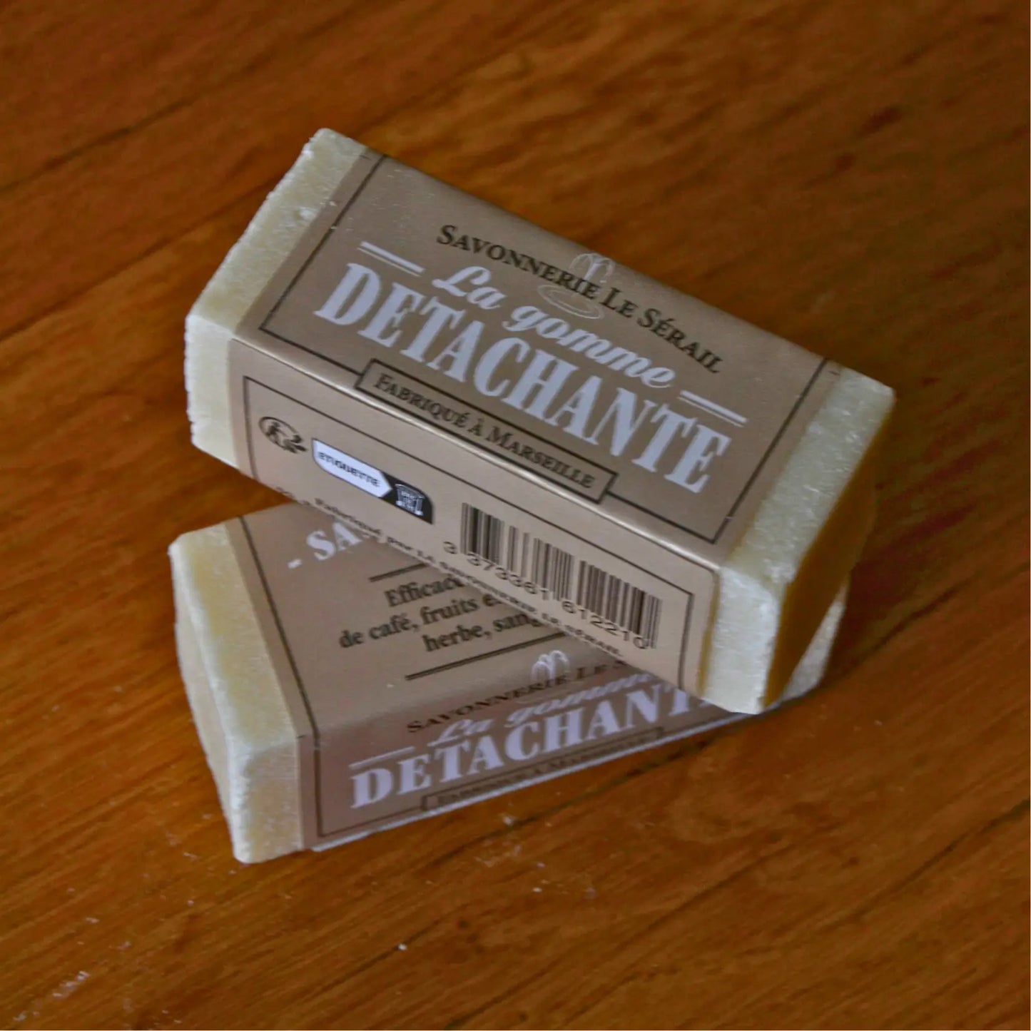 Gomme détachante au savon de Marseille et bicarbonate de soude – Création artisanale | Le sens des choses – Boutique de bougies parfumées végétales et objets décoratifs écoresponsables