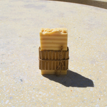 Savon naturel au lait de chèvre hydratant et nourrissant – Création artisanale | Le sens des choses – Boutique de bougies parfumées végétales et objets décoratifs écoresponsables