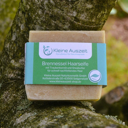 Shampooing solide à l'ortie — cheveux gras et sensibles – Création artisanale | Le sens des choses – Boutique de bougies parfumées végétales et objets décoratifs écoresponsables