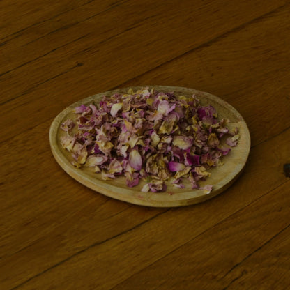 Pétales de rose de Damas séchés (Rosa Damascena) – Création artisanale | Le sens des choses – Boutique de bougies parfumées végétales et objets décoratifs écoresponsables
