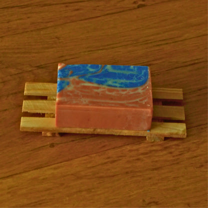 Porte-savon palette en bois d’olivier artisanal – Création artisanale | Le sens des choses – Boutique de bougies parfumées végétales et objets décoratifs écoresponsables