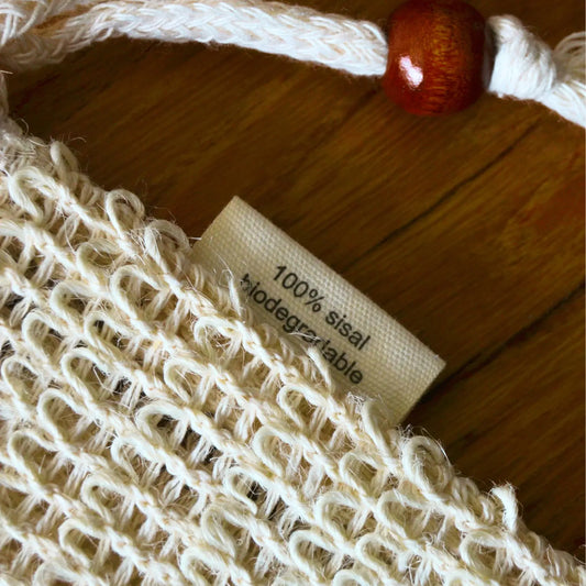 Sachet à savon en sisal naturel biodégradable – Création artisanale | Le sens des choses – Boutique de bougies parfumées végétales, décorations et savons