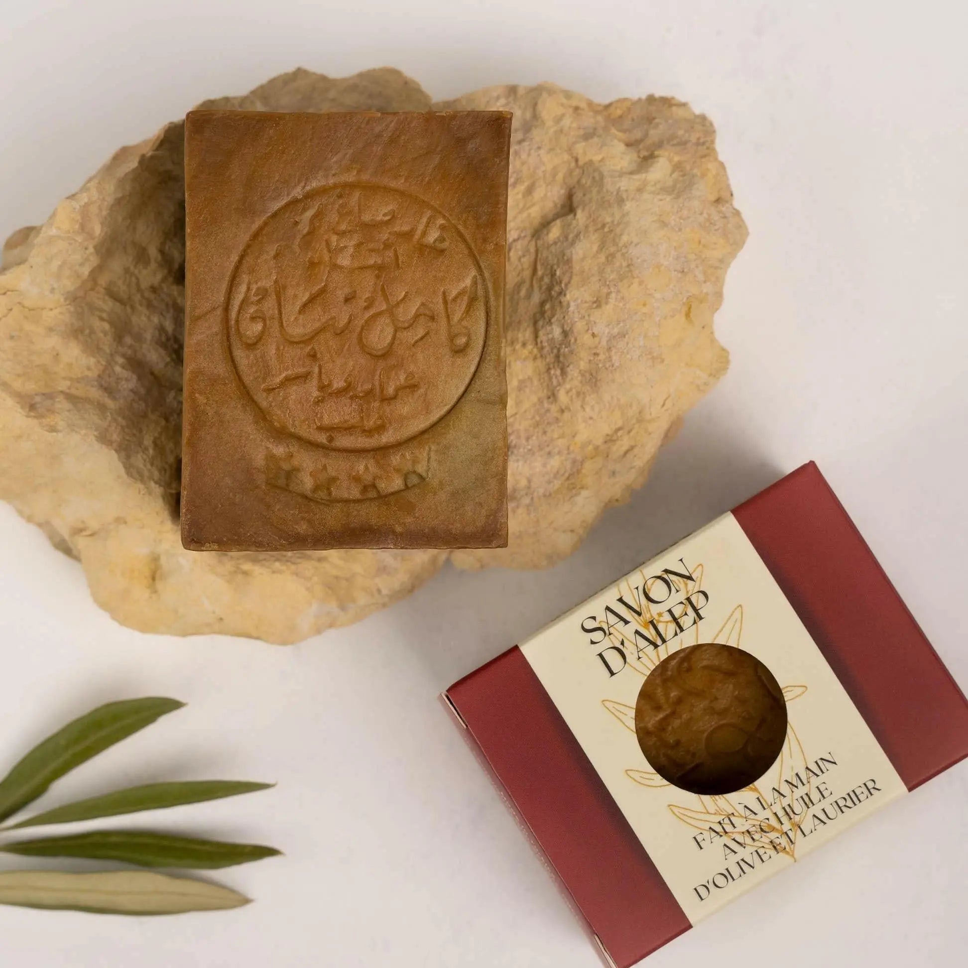 Savon d'Alep traditionnel, naturel et solidaire – Création artisanale | Le sens des choses – Boutique de bougies parfumées végétales et objets décoratifs écoresponsables