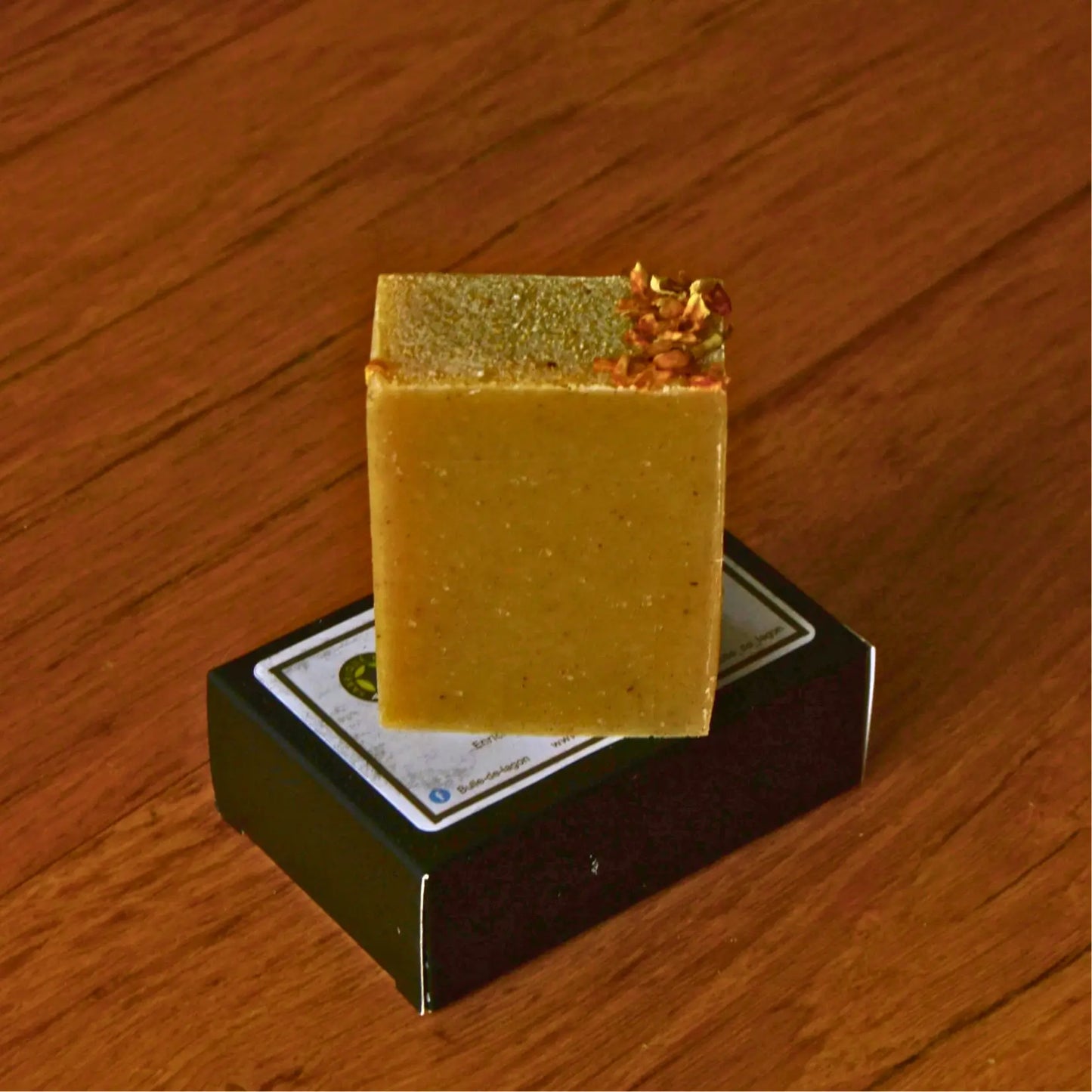 Savon surgras à l'abricot et au curcuma – Création artisanale | Le sens des choses – Boutique de bougies parfumées végétales et objets décoratifs écoresponsables