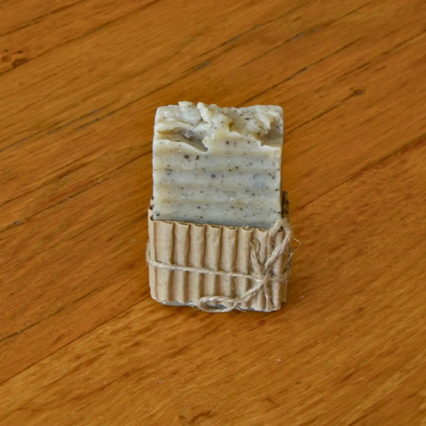 Savon artisanal à l’avoine apaisant et exfoliant – Création artisanale | Le sens des choses – Boutique de bougies parfumées végétales et objets décoratifs écoresponsables