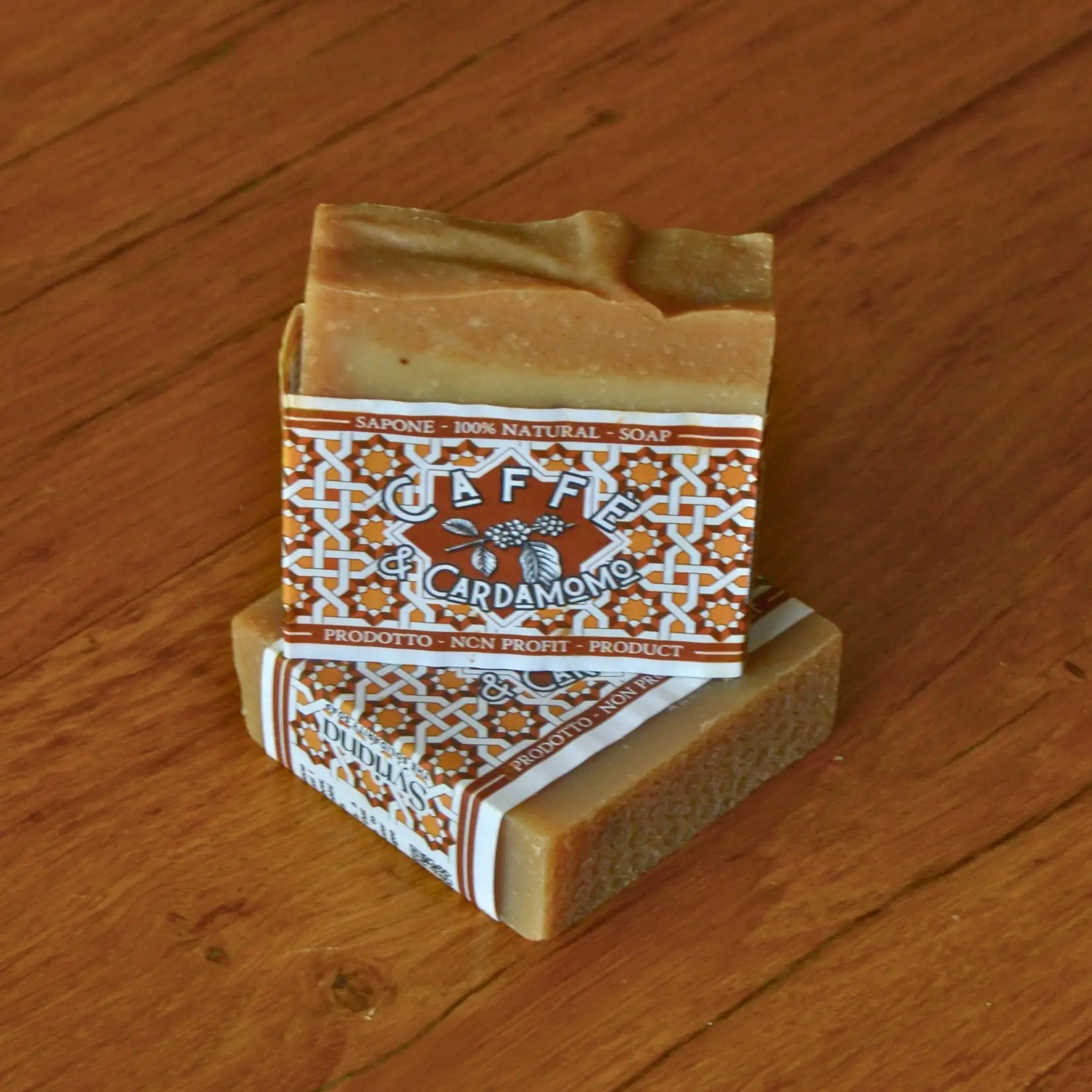 Savon artisanal à l’huile de graines de café et cardamome – Création artisanale | Le sens des choses – Boutique de bougies parfumées végétales et objets décoratifs écoresponsables