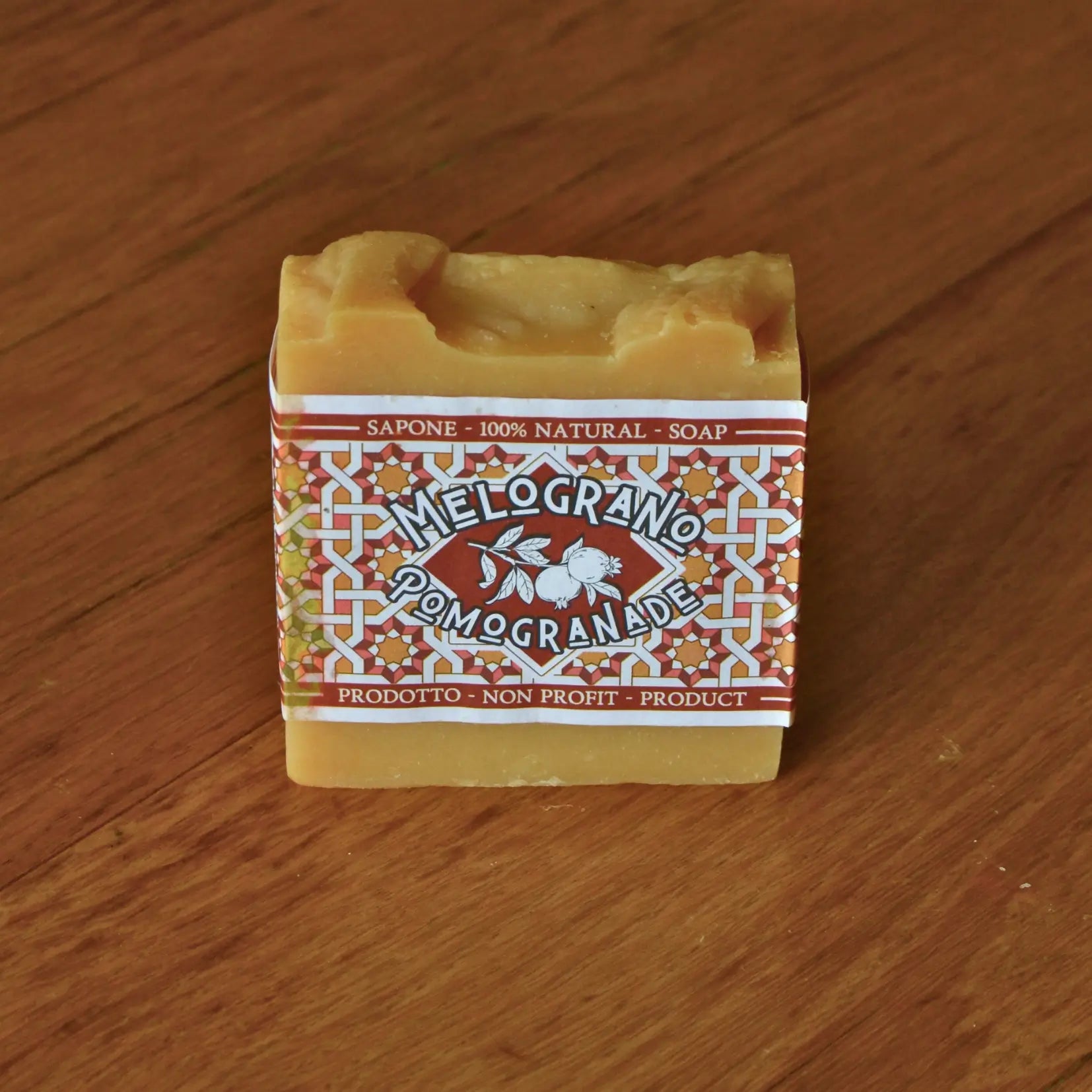 Savon artisanal à l’huile de pépins de grenade – Création artisanale | Le sens des choses – Boutique de bougies parfumées végétales et objets décoratifs écoresponsables