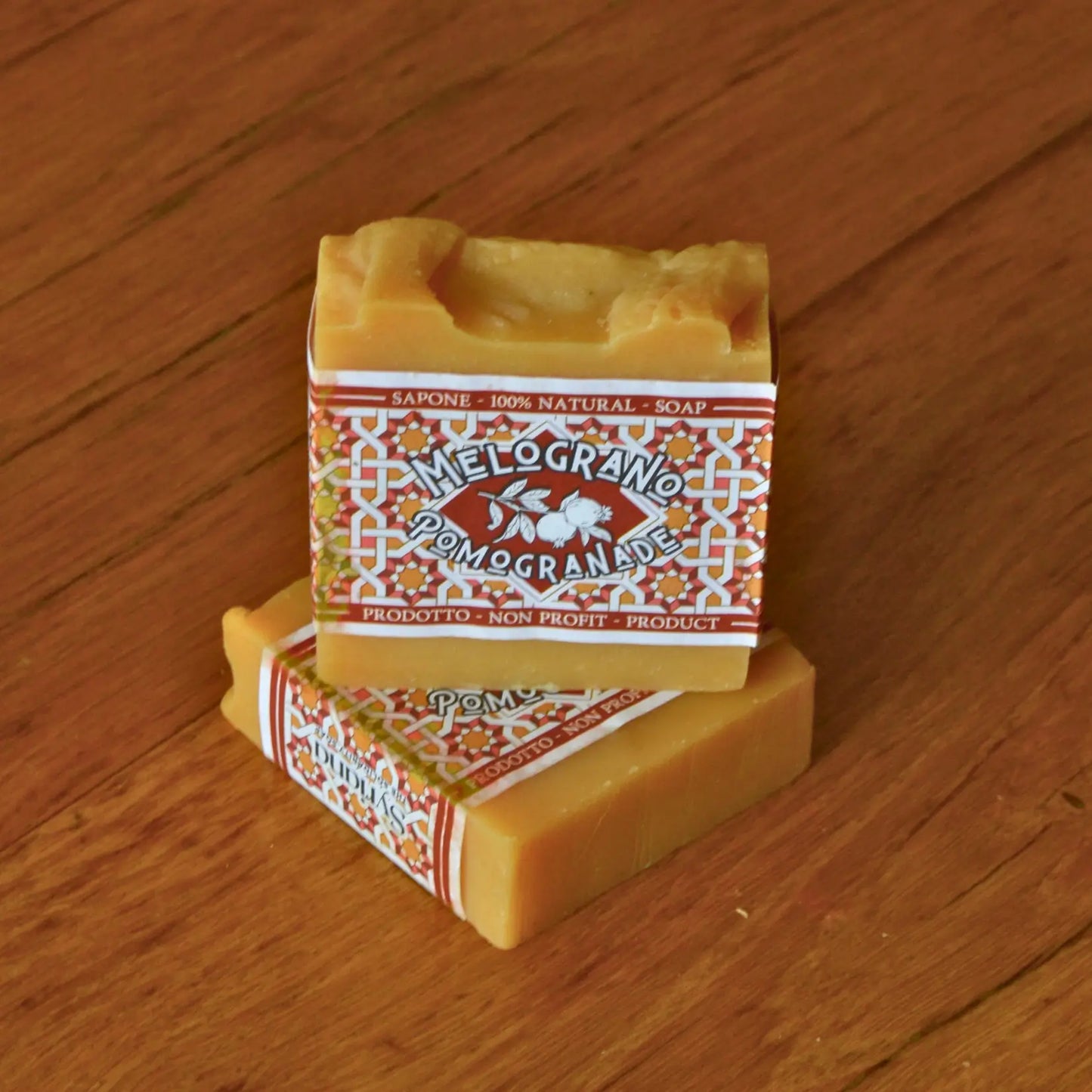 Savon artisanal à l’huile de pépins de grenade – Création artisanale | Le sens des choses – Boutique de bougies parfumées végétales et objets décoratifs écoresponsables