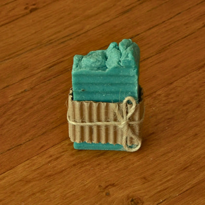 Savon artisanal à la pierre ponce exfoliant et purifiant – Création artisanale | Le sens des choses – Boutique de bougies parfumées végétales et objets décoratifs écoresponsables