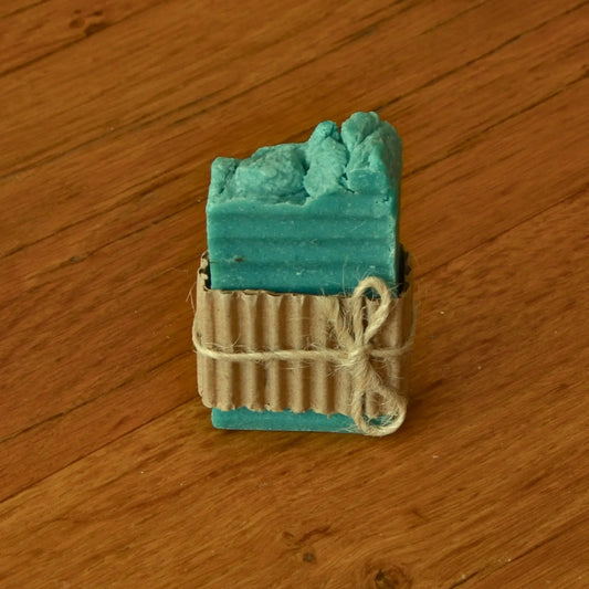 Savon artisanal à la pierre ponce exfoliant et purifiant – Création artisanale | Le sens des choses – Boutique de bougies parfumées végétales et objets décoratifs écoresponsables