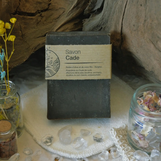 Savon artisanal surgras genévrier cade – Création artisanale | Le sens des choses – Boutique de bougies parfumées végétales, décorations et savons