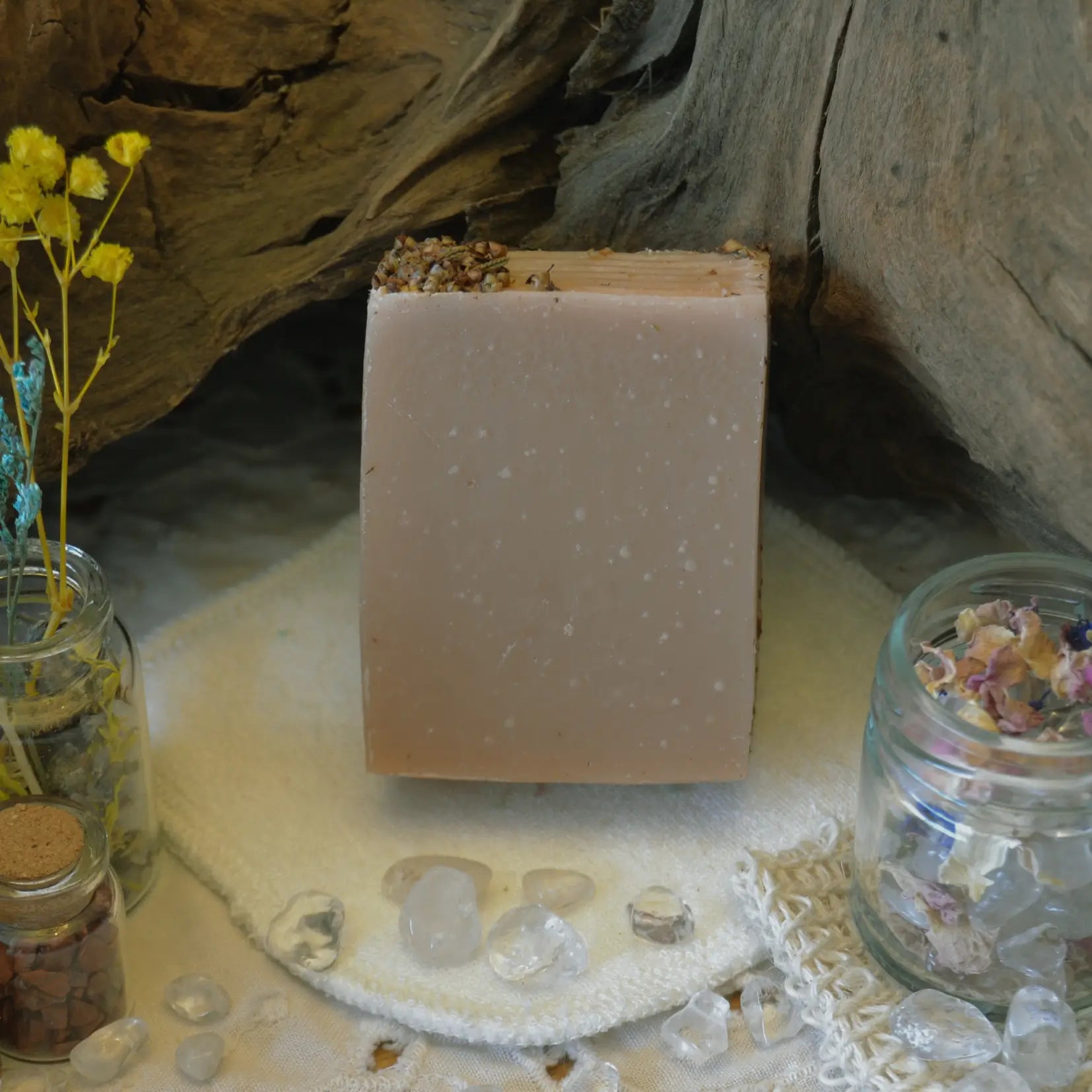 Savon surgras à la fleur de Tiaré – Création artisanale | Le sens des choses – Boutique de bougies parfumées végétales, décorations et savons