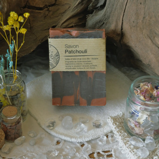Savon artisanal surgras au patchouli – Création artisanale | Le sens des choses – Boutique de bougies parfumées végétales, décorations et savons
