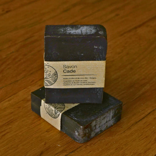 Savon artisanal surgras genévrier cade – Création artisanale | Le sens des choses – Boutique de bougies parfumées végétales et objets décoratifs écoresponsables