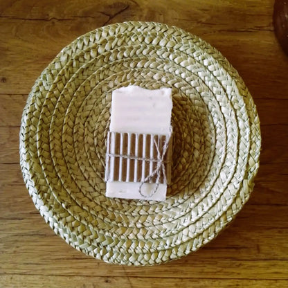 Savon naturel au lait de chèvre hydratant et nourrissant – Création artisanale | Le sens des choses – Boutique de bougies parfumées végétales et objets décoratifs écoresponsables