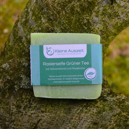 Savon de rasage solide à l’argile blanche — senteur thé vert – Création artisanale | Le sens des choses – Boutique de bougies parfumées végétales et objets décoratifs écoresponsables