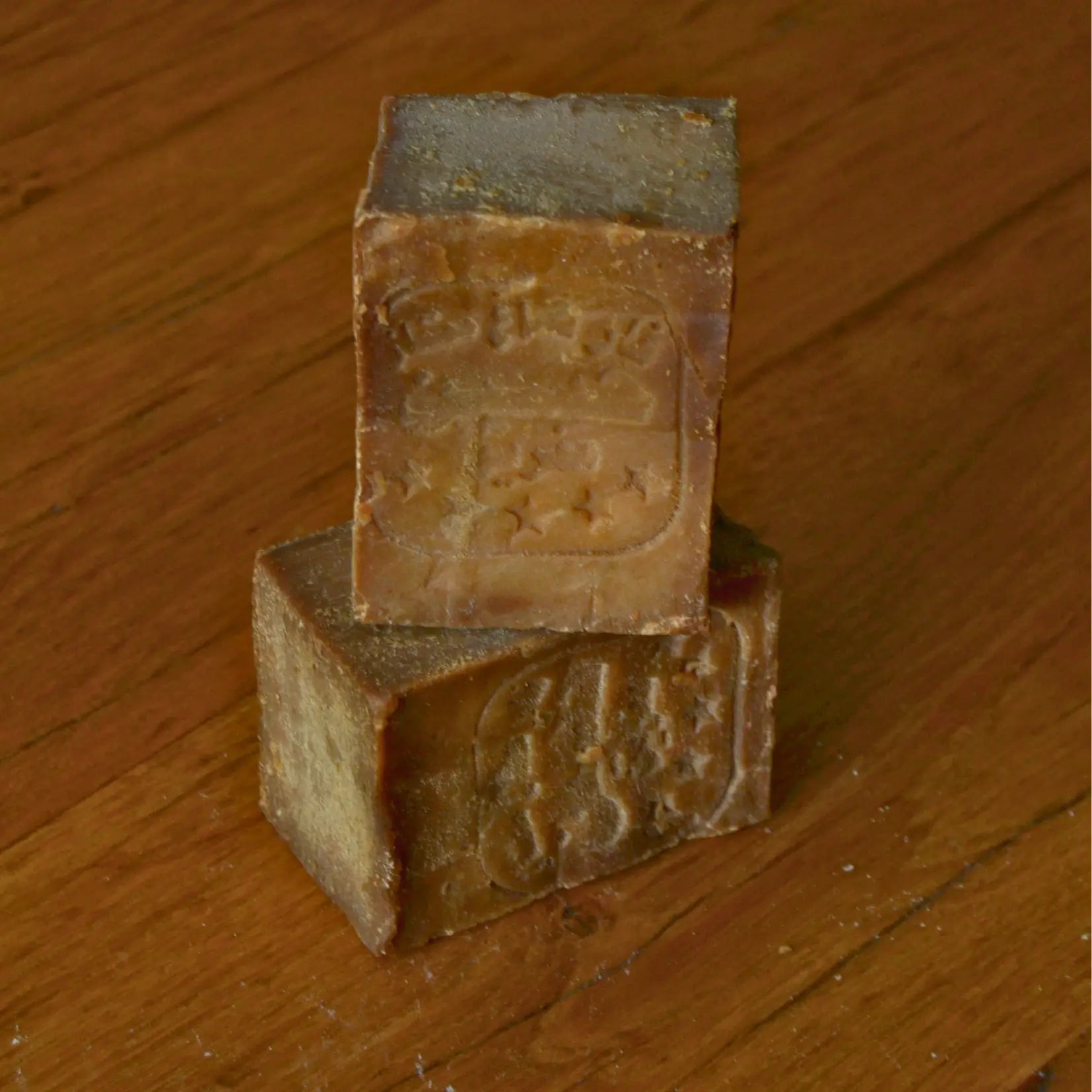 Savon d'Alep traditionnel, naturel et solidaire – Création artisanale | Le sens des choses – Boutique de bougies parfumées végétales et objets décoratifs écoresponsables