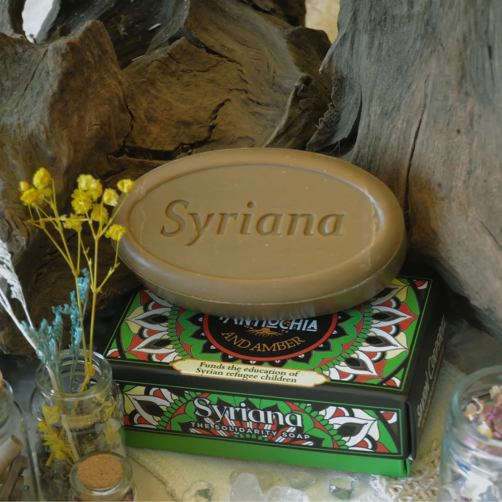 Savon d'Alep parfumé à l’oud et à l’ambre — Antioche – Création artisanale | Le sens des choses – Boutique de bougies parfumées végétales, décorations et savons