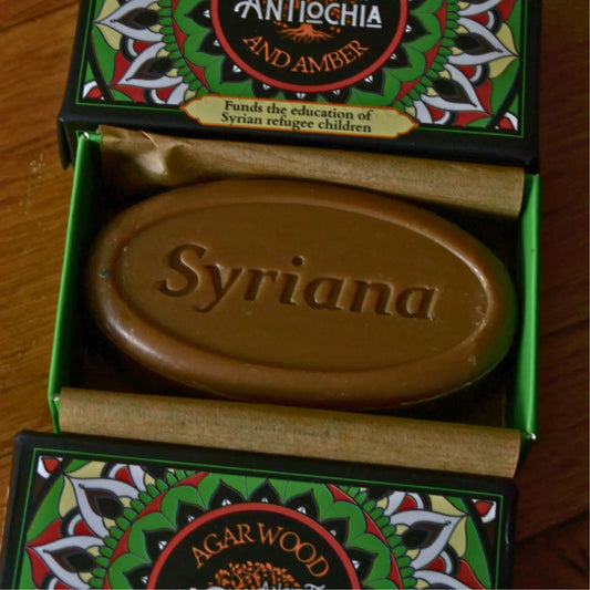 Savon d'Alep parfumé à l’oud et à l’ambre — Antioche – Création artisanale | Le sens des choses – Boutique de bougies parfumées végétales et objets décoratifs écoresponsables