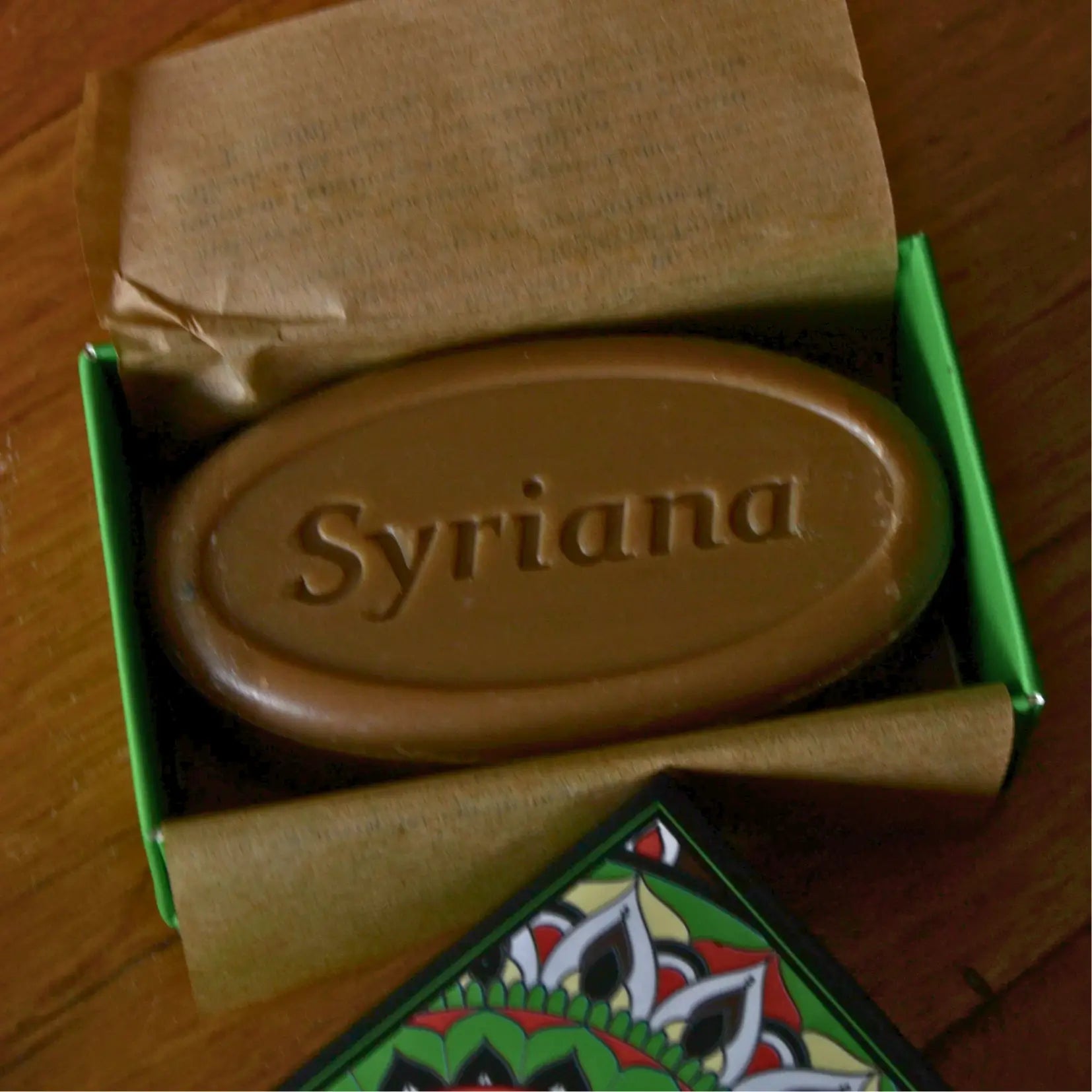 Savon d'Alep parfumé à l’oud et à l’ambre — Antioche – Création artisanale | Le sens des choses – Boutique de bougies parfumées végétales et objets décoratifs écoresponsables