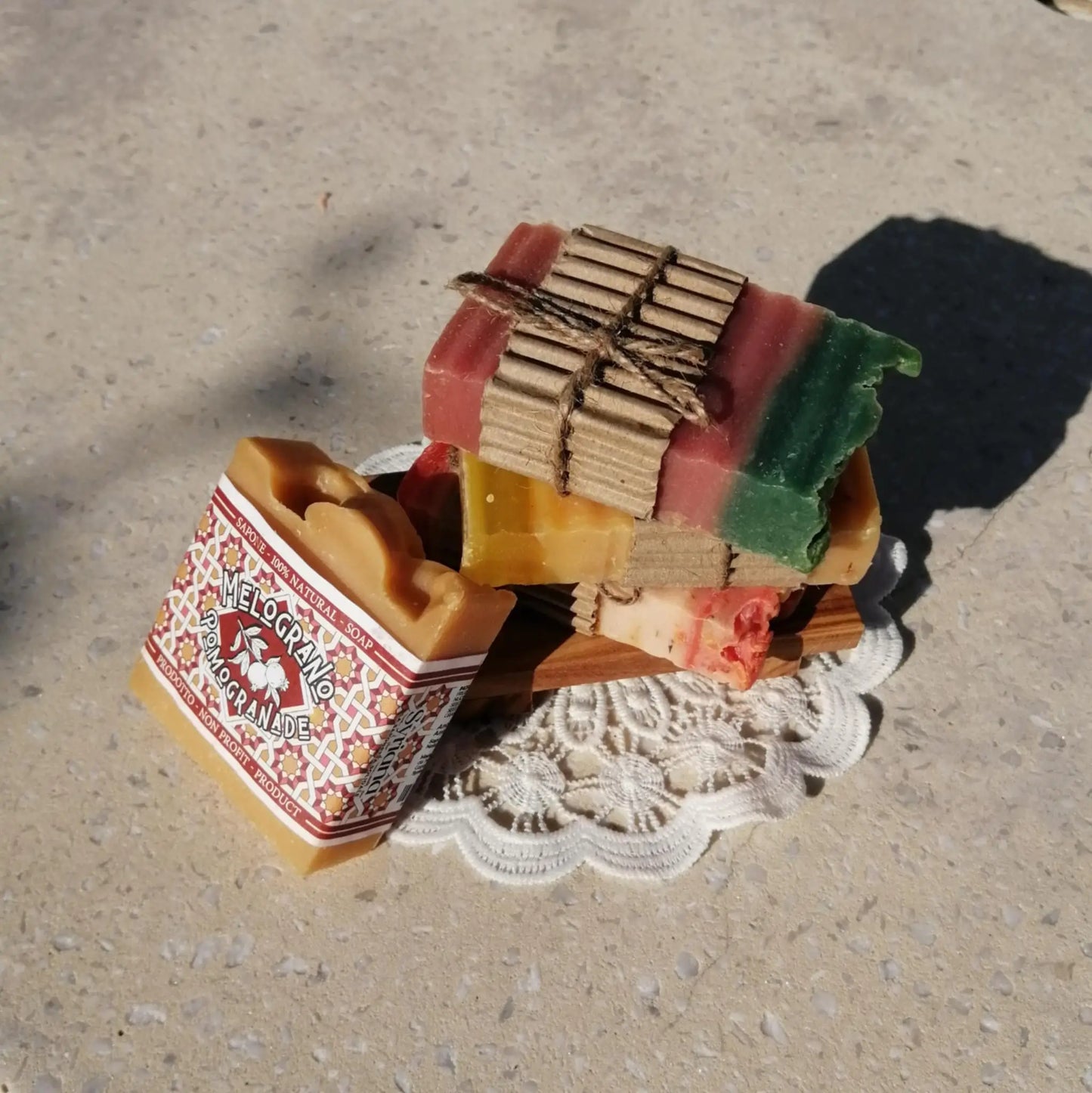 Savon mystère artisanal anti-gaspillage – Création artisanale | Le sens des choses – Boutique de bougies parfumées végétales et objets décoratifs écoresponsables