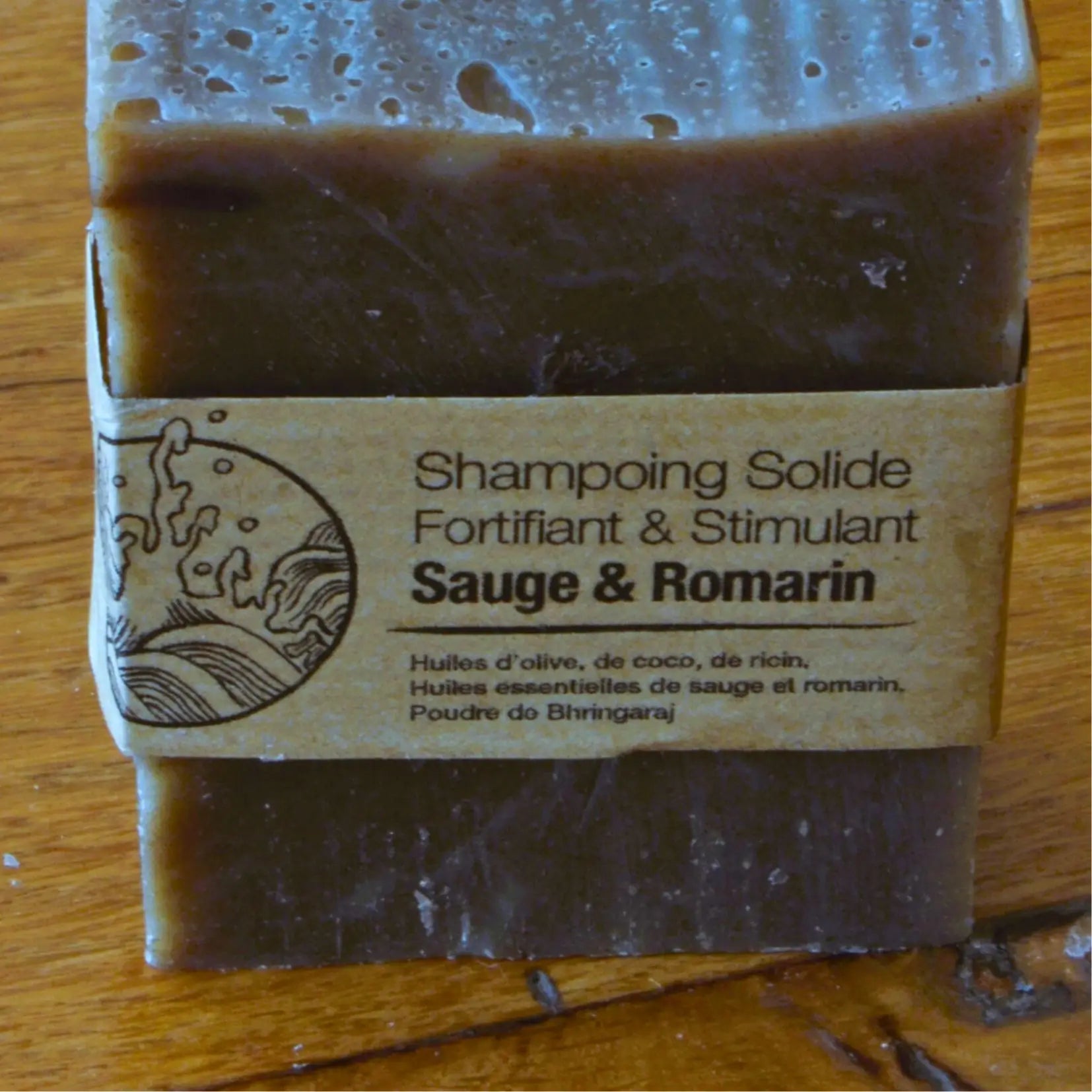 Shampooing solide fortifiant à la sauge et au romarin – Création artisanale | Le sens des choses – Boutique de bougies parfumées végétales et objets décoratifs écoresponsables