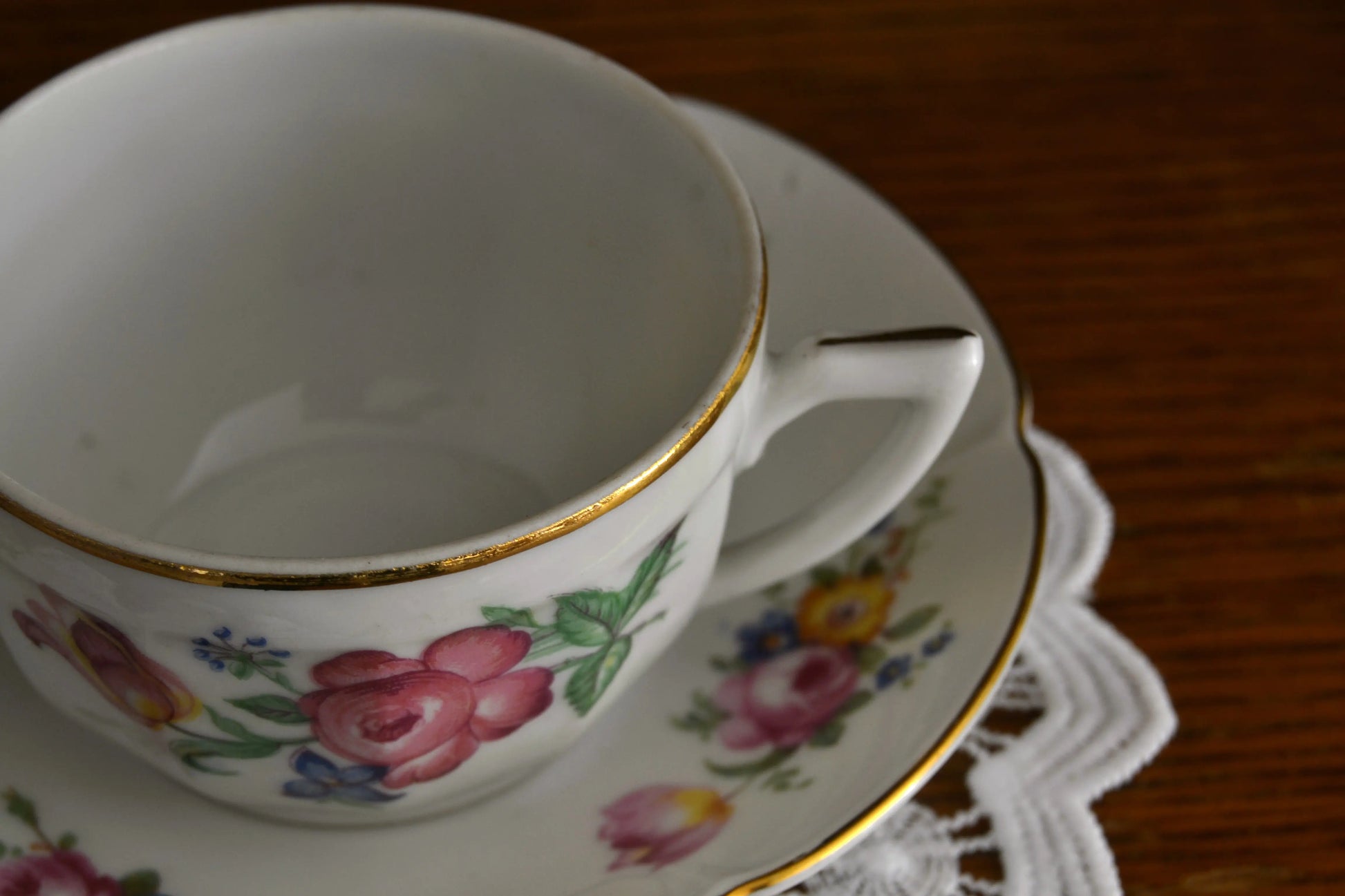 Bougie décorative artisanale tasse de thé — motif romantique vintage — parfum au choix – Création artisanale | Le sens des choses – Boutique de bougies parfumées végétales et objets décoratifs écoresponsables