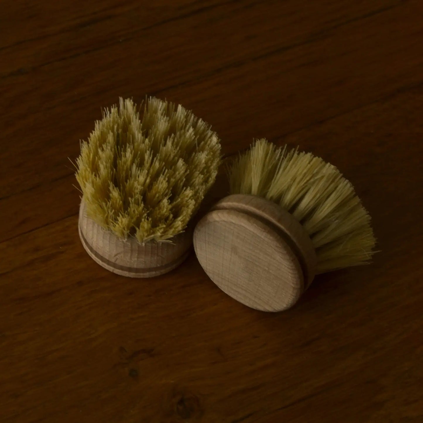 Brosse à vaisselle écologique en bois et fibres naturelles – Création artisanale | Le sens des choses – Boutique de bougies parfumées végétales, décorations et savons